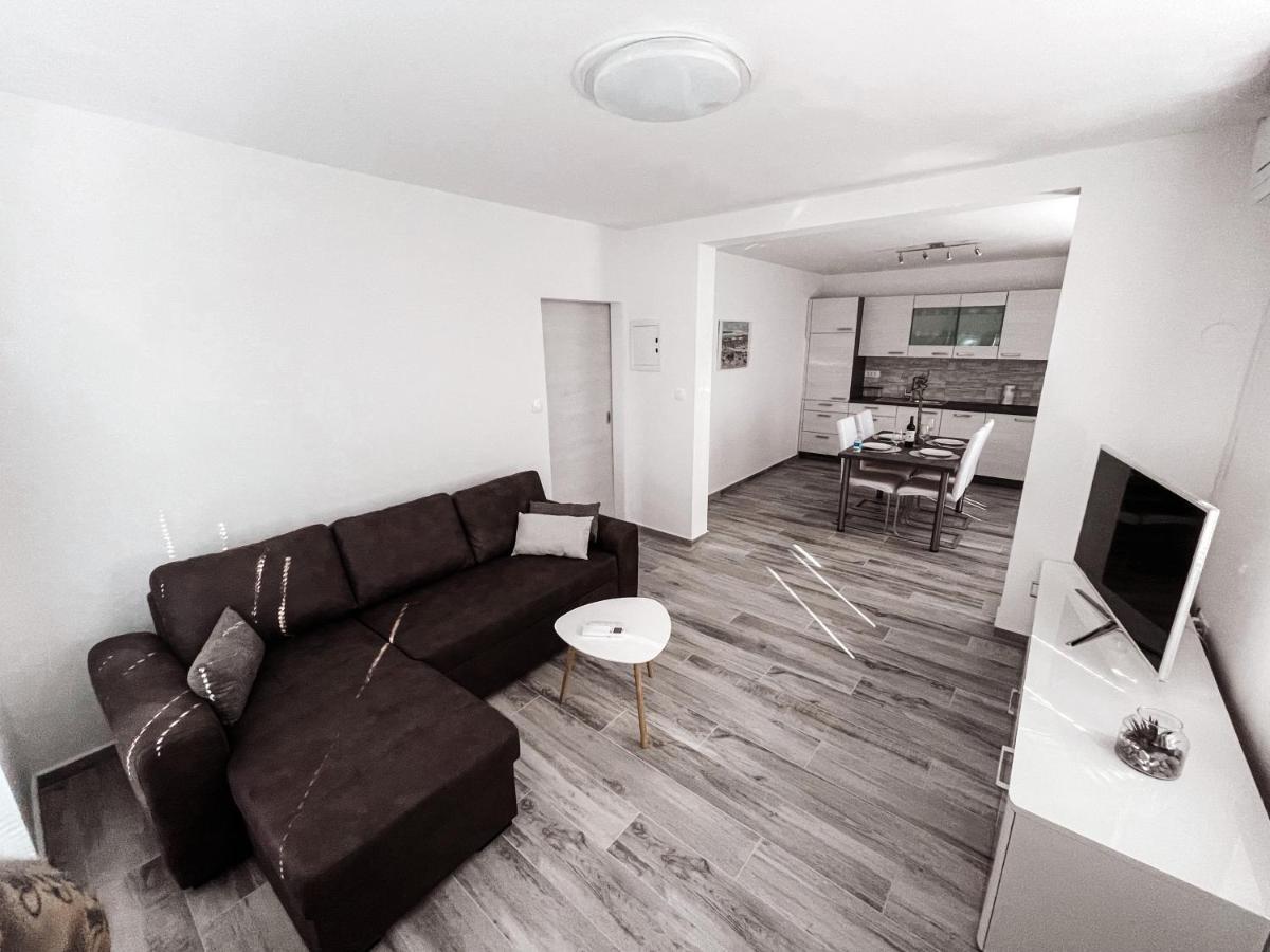 Riad Apartments Premium Zgornje Skofije Kültér fotó