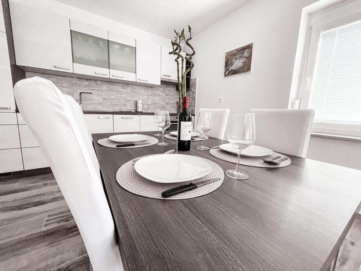 Riad Apartments Premium Zgornje Skofije Kültér fotó